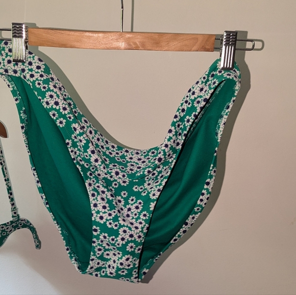 Old Navy daisy print bikini - Picture 6 of 8